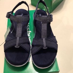 New 🆕! Grasshoppers Navy blue and white Sandler